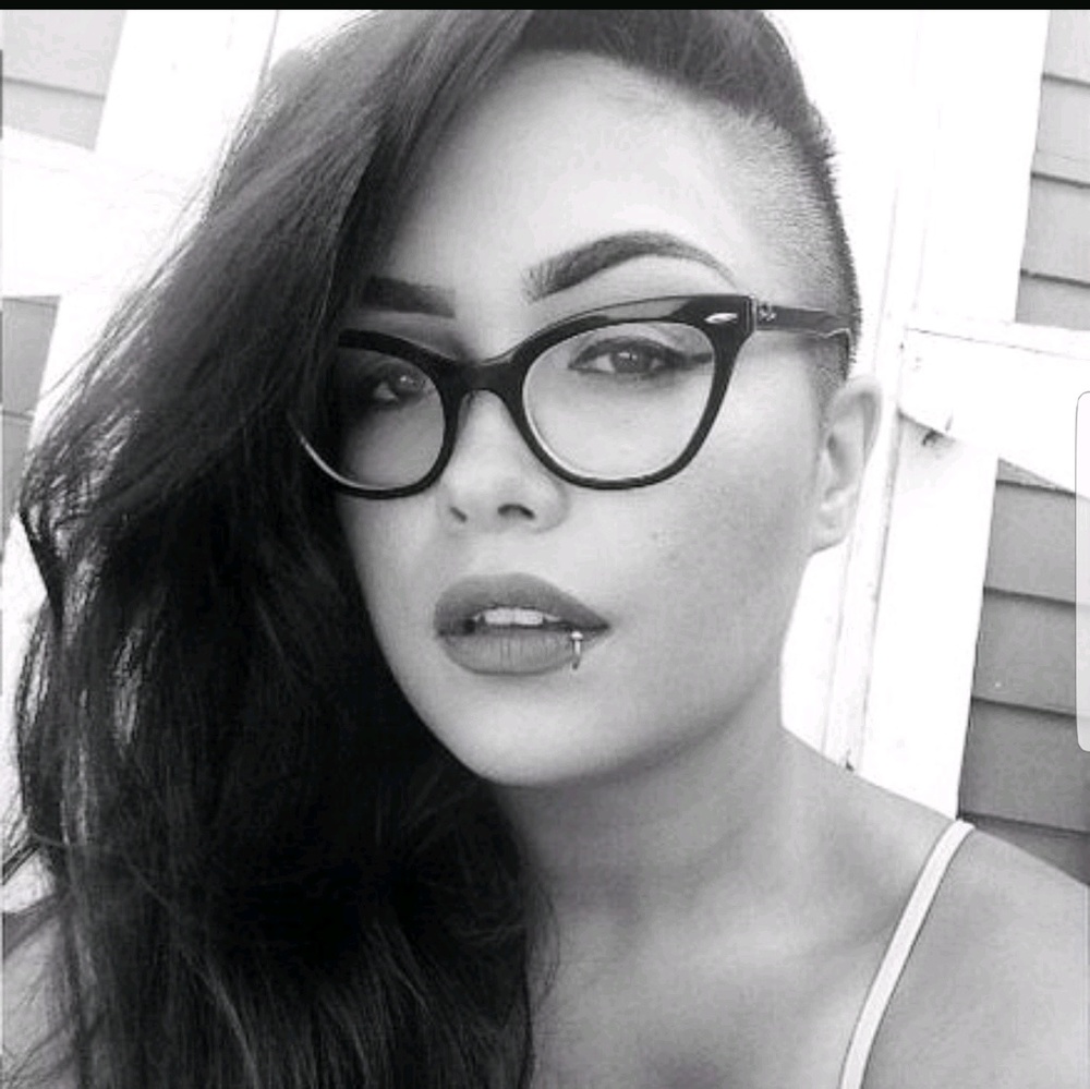 Meet your Posher, Vee