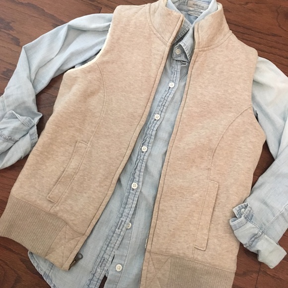 Old Navy Jackets & Blazers - ⬇️SALE ⬇️ Sherpa-lined Vest