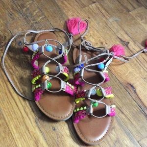 Express gladiator Pom Pom sandal