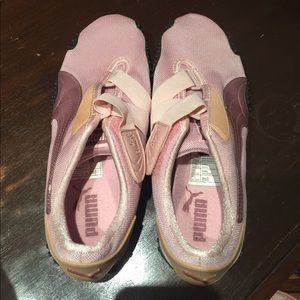 Like new puma sneakers