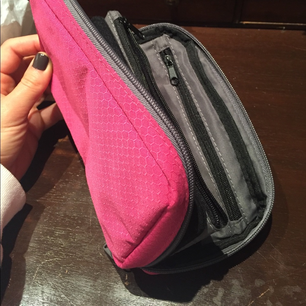 Travel jewelry case