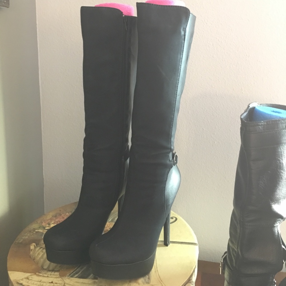 Tall Boots/ 2 for the price of 1😎