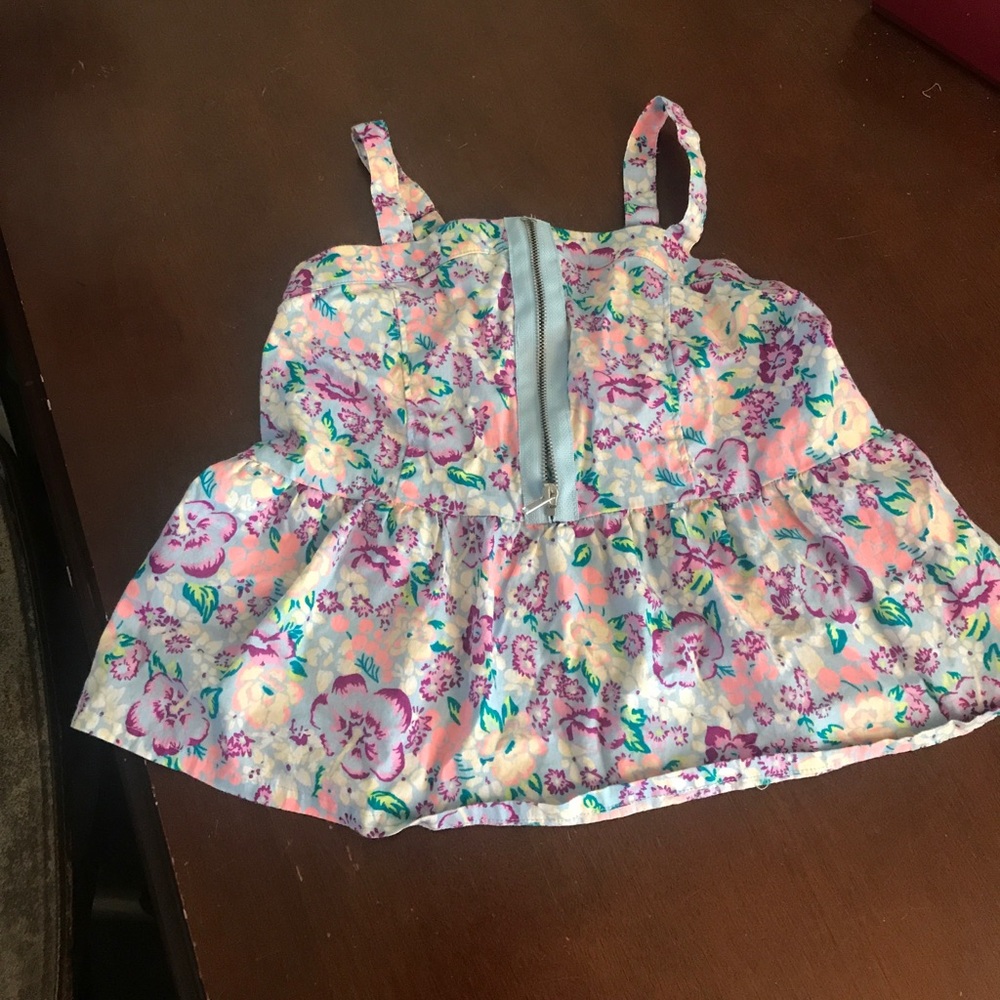 Flower patterned crop top. Size Small 7/8.