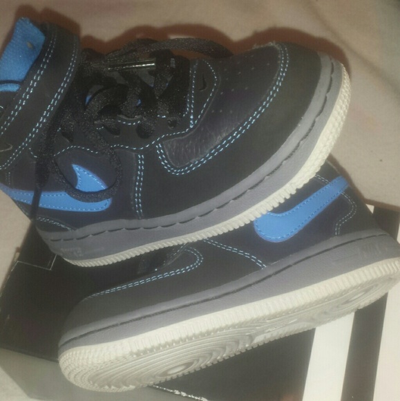 Nike Air Force One Mid. - Picture 2 of 4