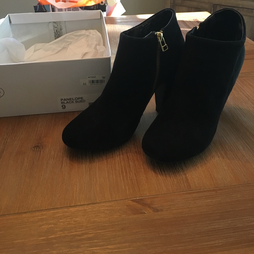 Steve Madden Panelope Black Suede Booties