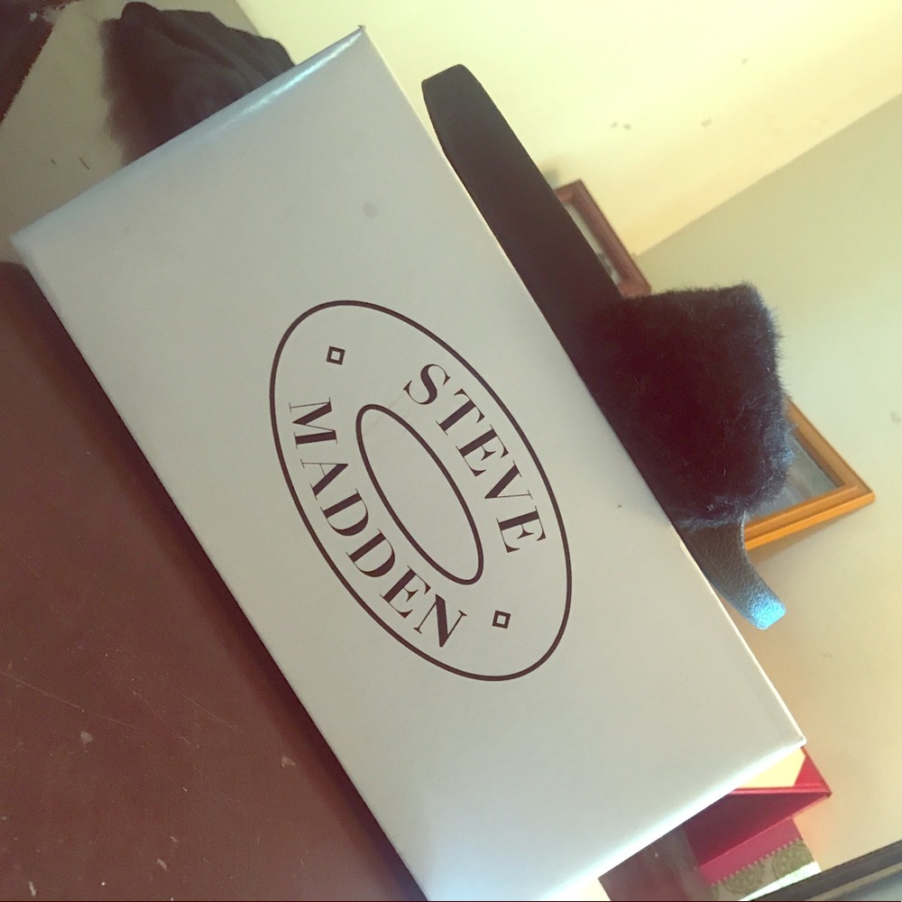 Steve Madden black slides. Size 7