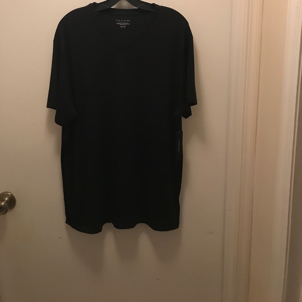 Tahari tee shirt
