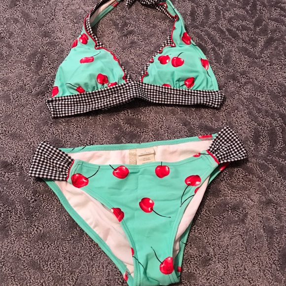 Bikini - Picture 1 of 1