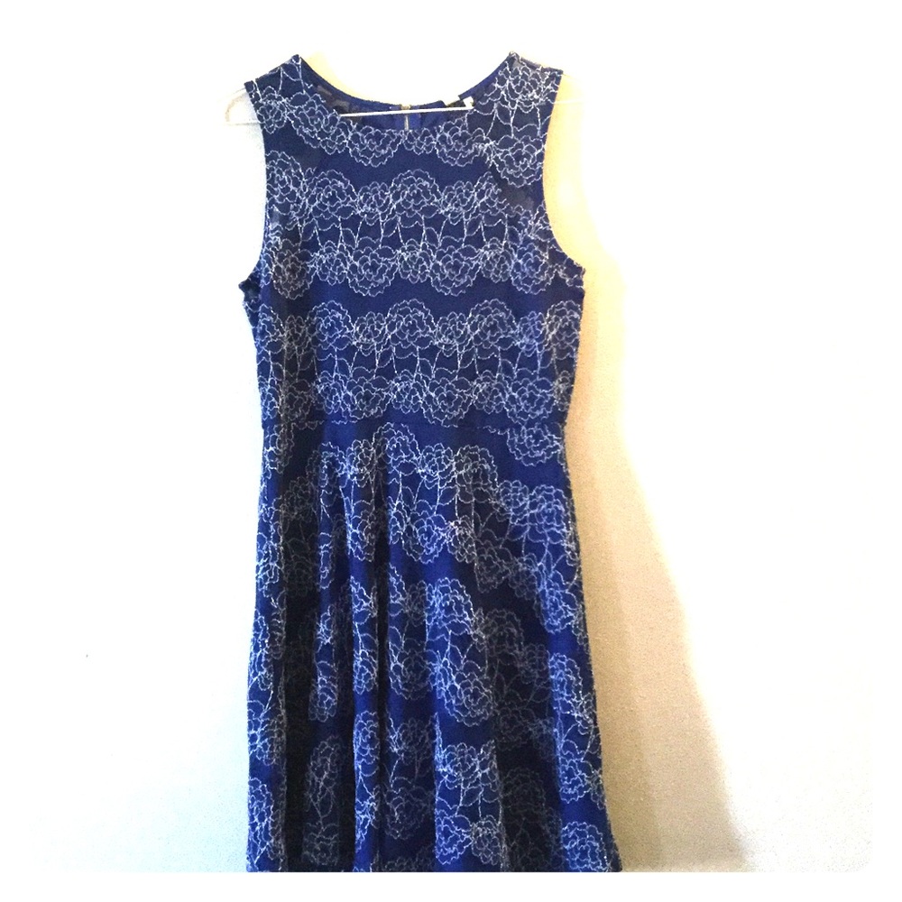 Pink owl dress. Blue and white flowers.