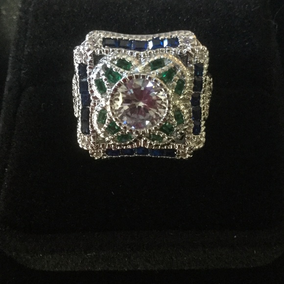 Breathtaking Antique Style Encrusted Ring - Picture 1 of 8
