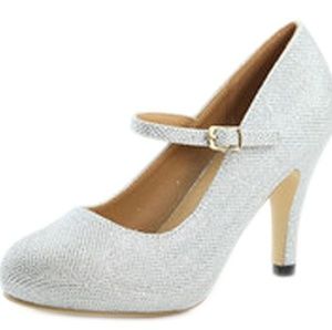 Size 7.5 silver metallic retro pump