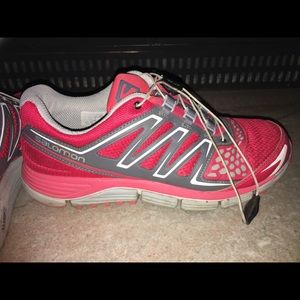 Barely worn Salomon tennis shoes