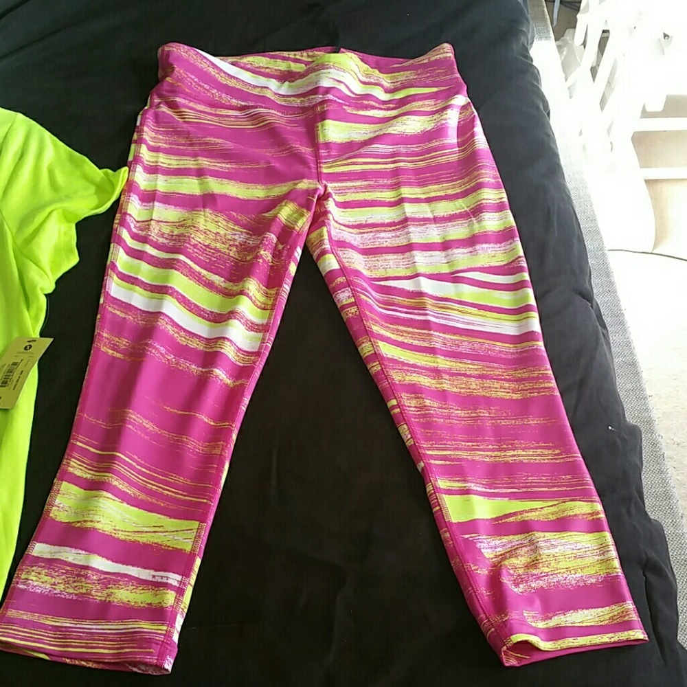 WOMENS XERSION CROP WORK OUT LEGGINGS