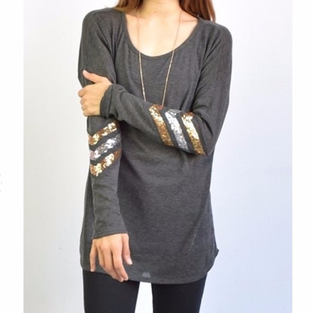 Grey long sleeve loose fitting t-shirt, sequined