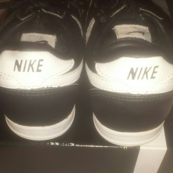 Nike Soccer Sneakers. - Picture 3 of 4