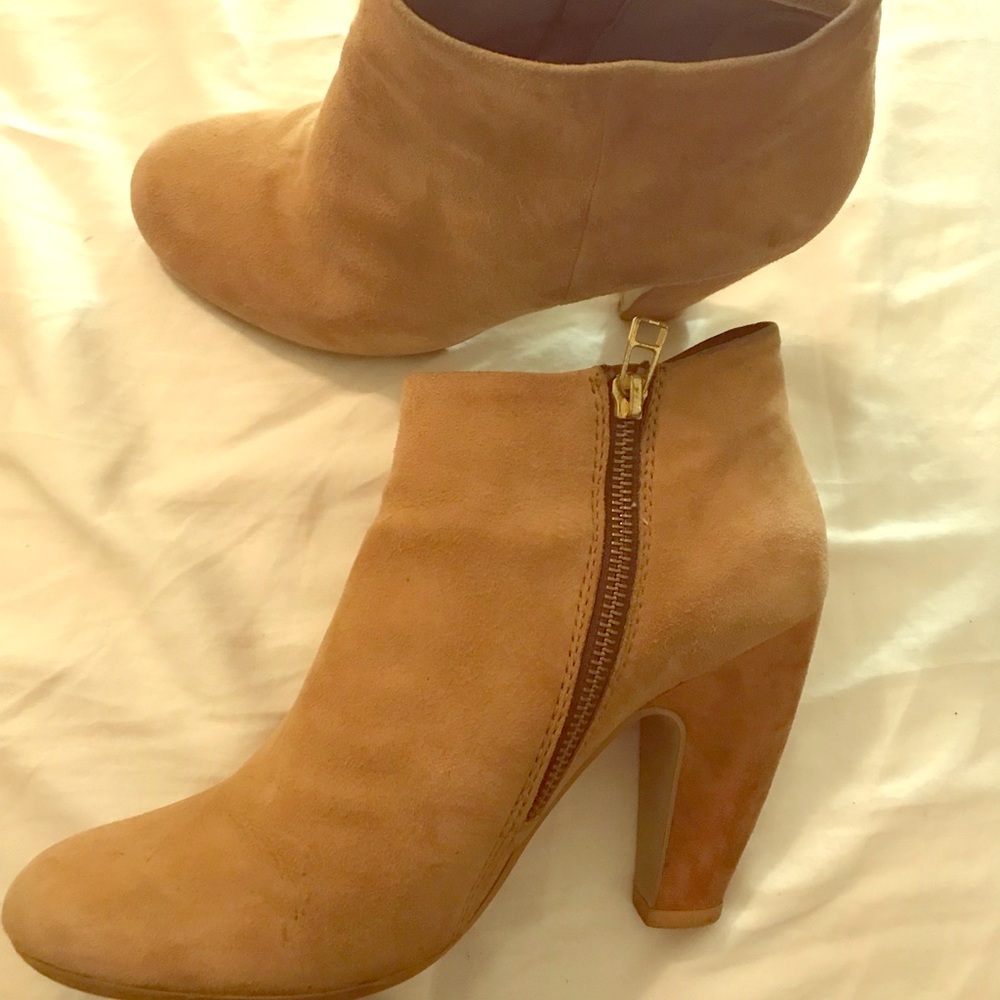 Steve Madden suede beige booties