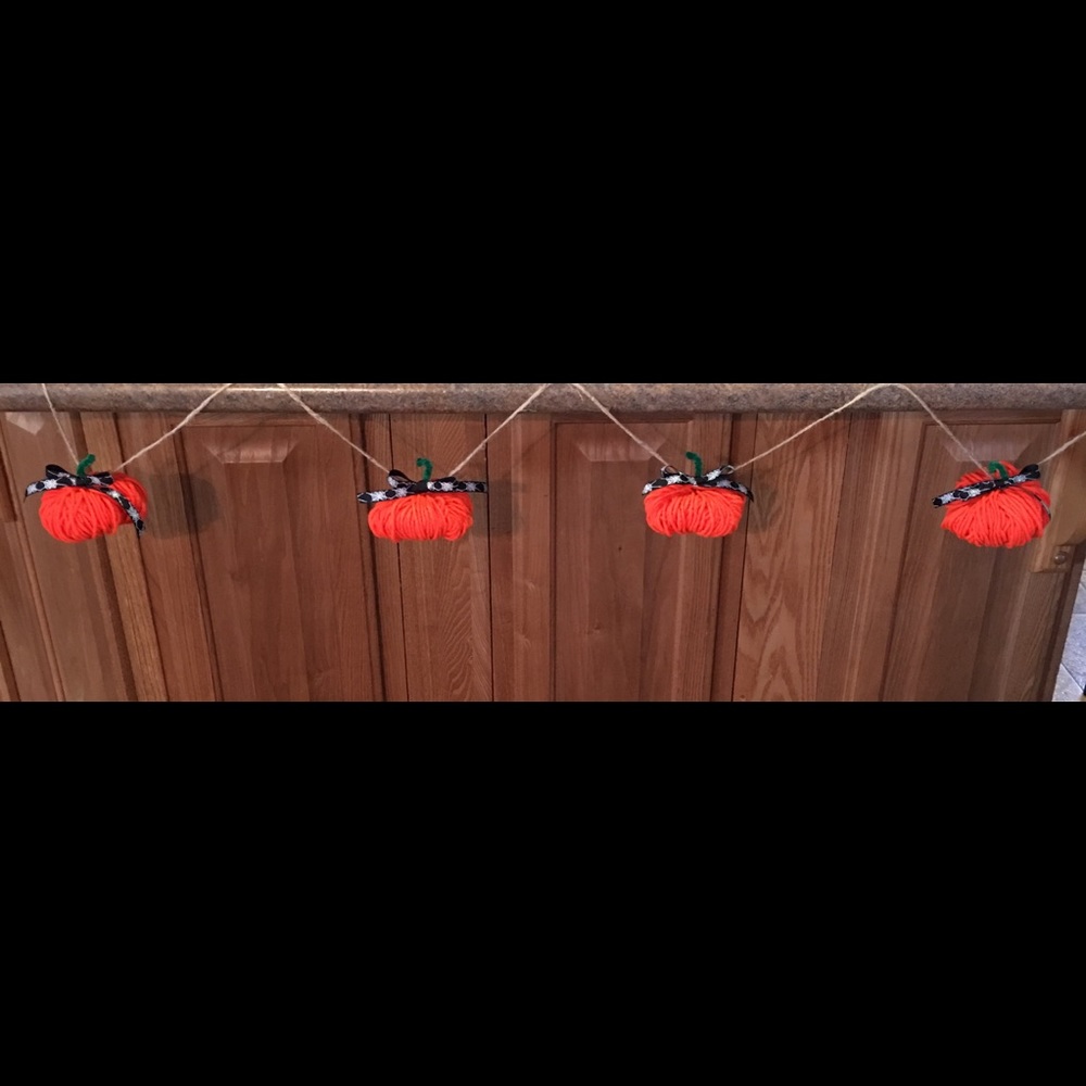 Rustic shabby chic pumpkin yarn garland