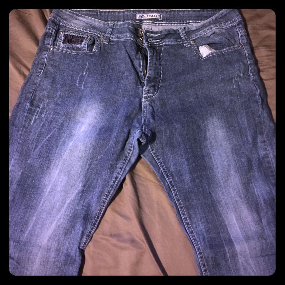 Distressed jeans😍