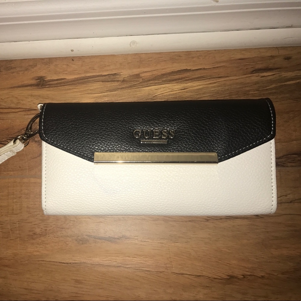 Guess wristlet
