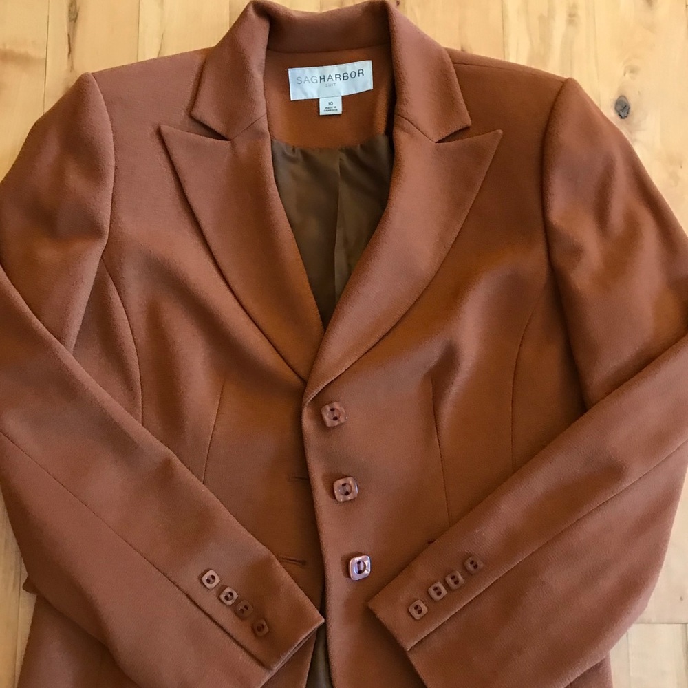 NWOT Sag Harbor suit, beautiful cognac brown
