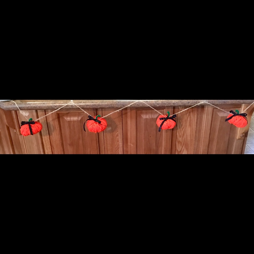 Rustic shabby chic 6 foot pumpkin yarn garland
