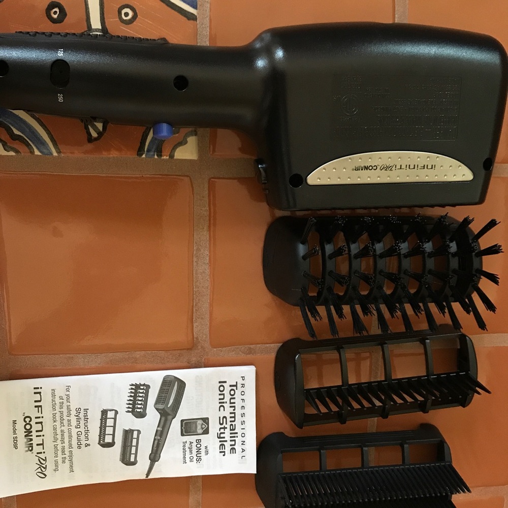 Infiniti Pro Conair tourmaline ionic styler 3 in 1