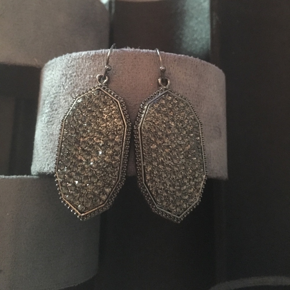 Beautiful dark gray earrings!