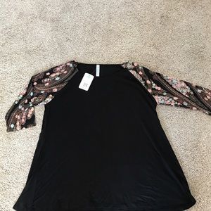 Cute NWT Paisley Grace top 2XL