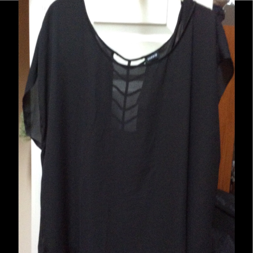 Torrid 3x black open accent back top