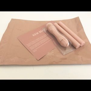 KKW Beauty Creme Contour and Highlight Kit in Dark