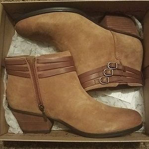 New In Box Clarks  booties brown size 8