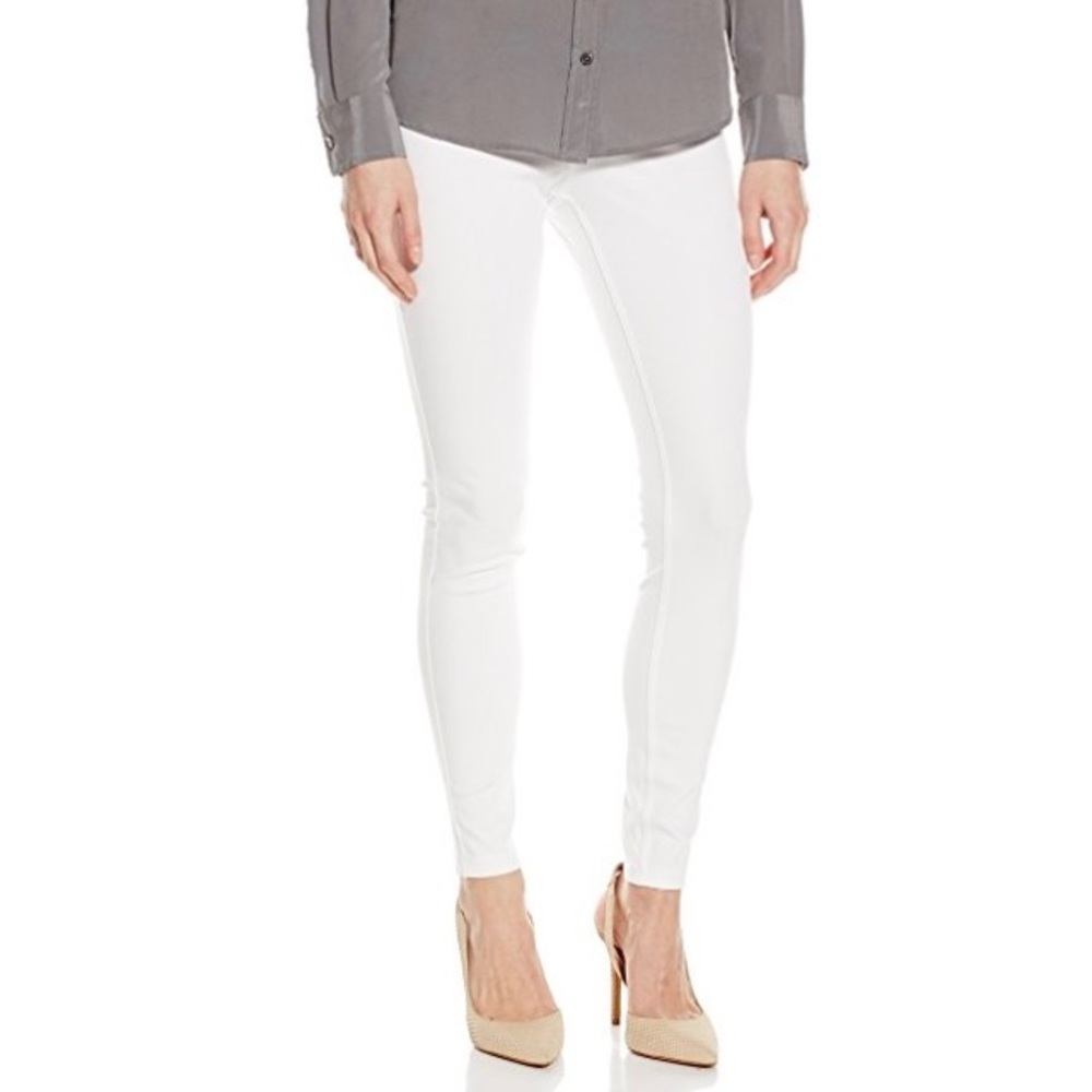 NWT🔆 Hue Super Smooth White Denim Legging