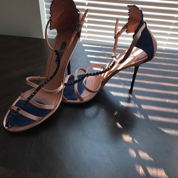 Louis Vuitton - Picture 4 of 5