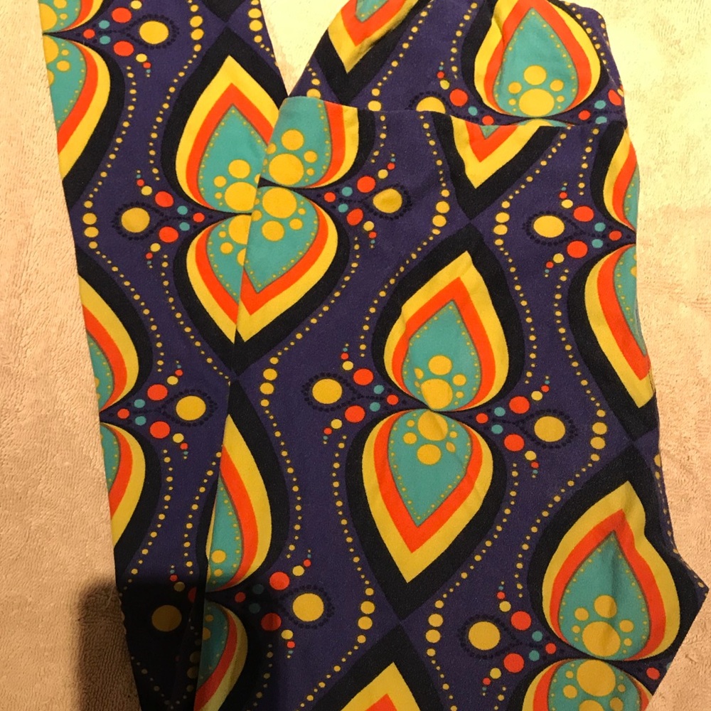 LuLaRoe EUC OS leggings.