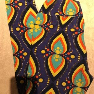 LuLaRoe EUC OS leggings.