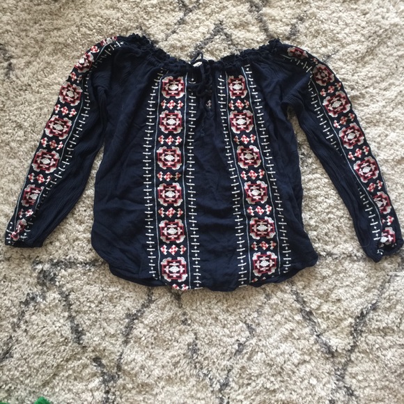 Tops - Off the shoulder embroidered top