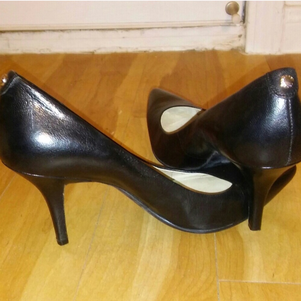 Michael Kors flex mid pump
