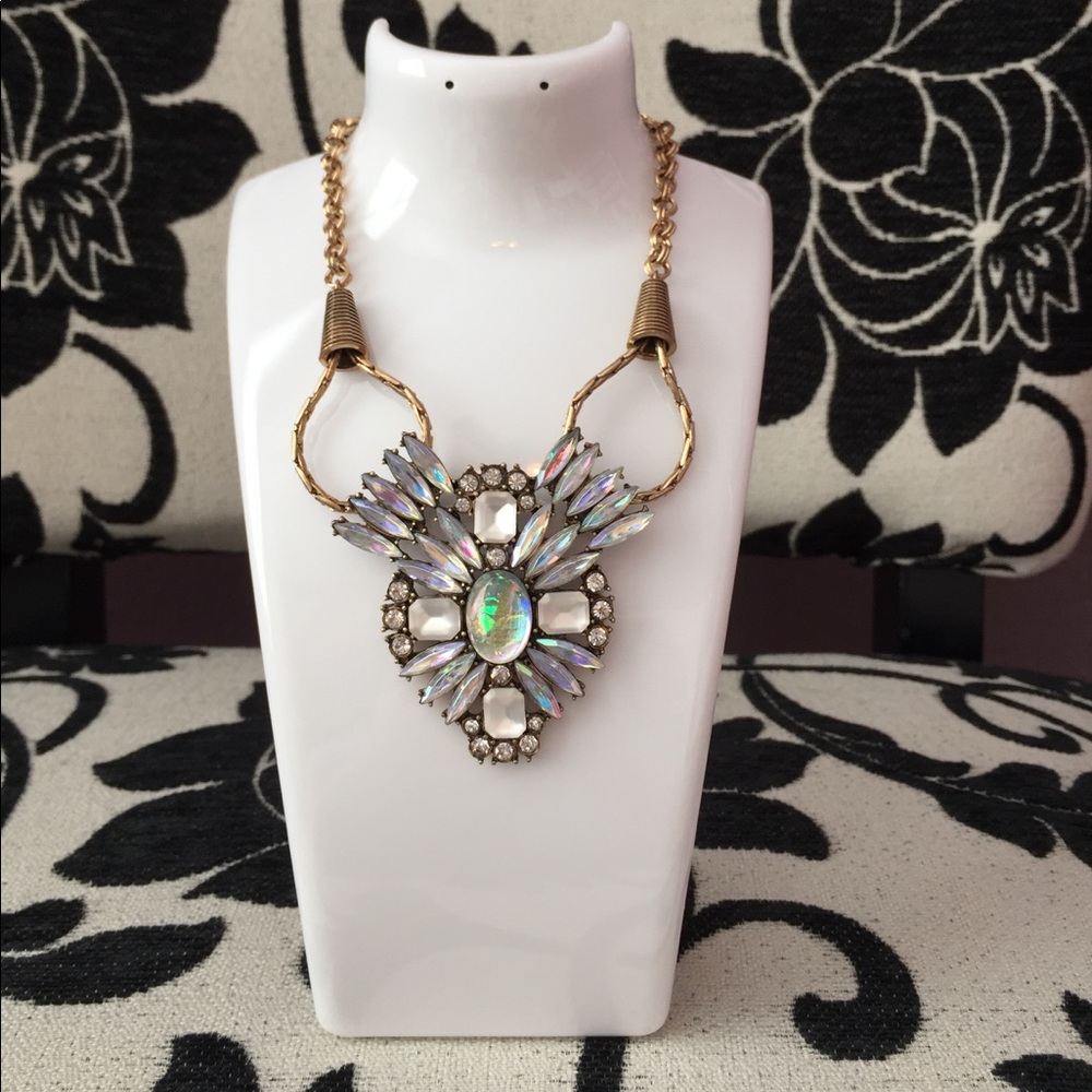 Cute crystal statement necklace *BRAND NEW*