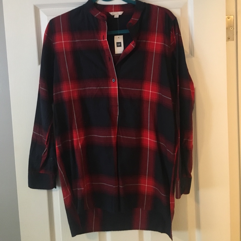Gap long sleeve navy red pop over shirt