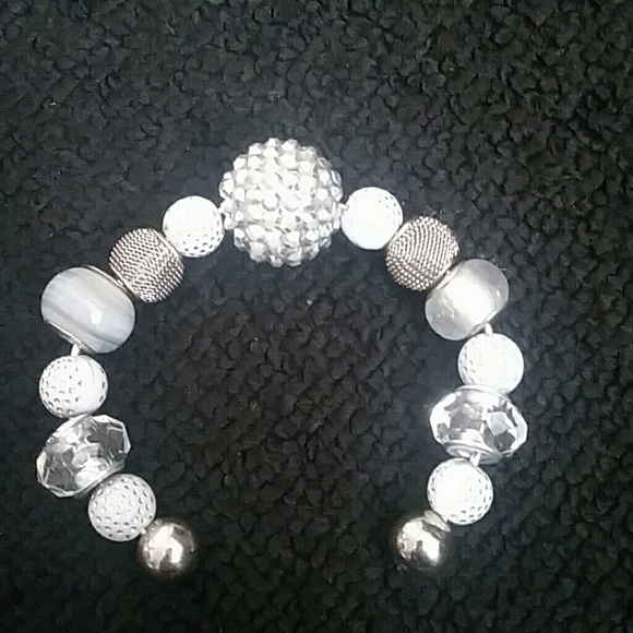 Handmade light gray jewelry set - Picture 2 of 3