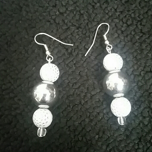 Handmade light gray jewelry set - Picture 3 of 3