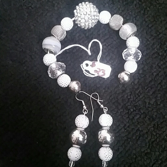 Handmade light gray jewelry set - Picture 1 of 3
