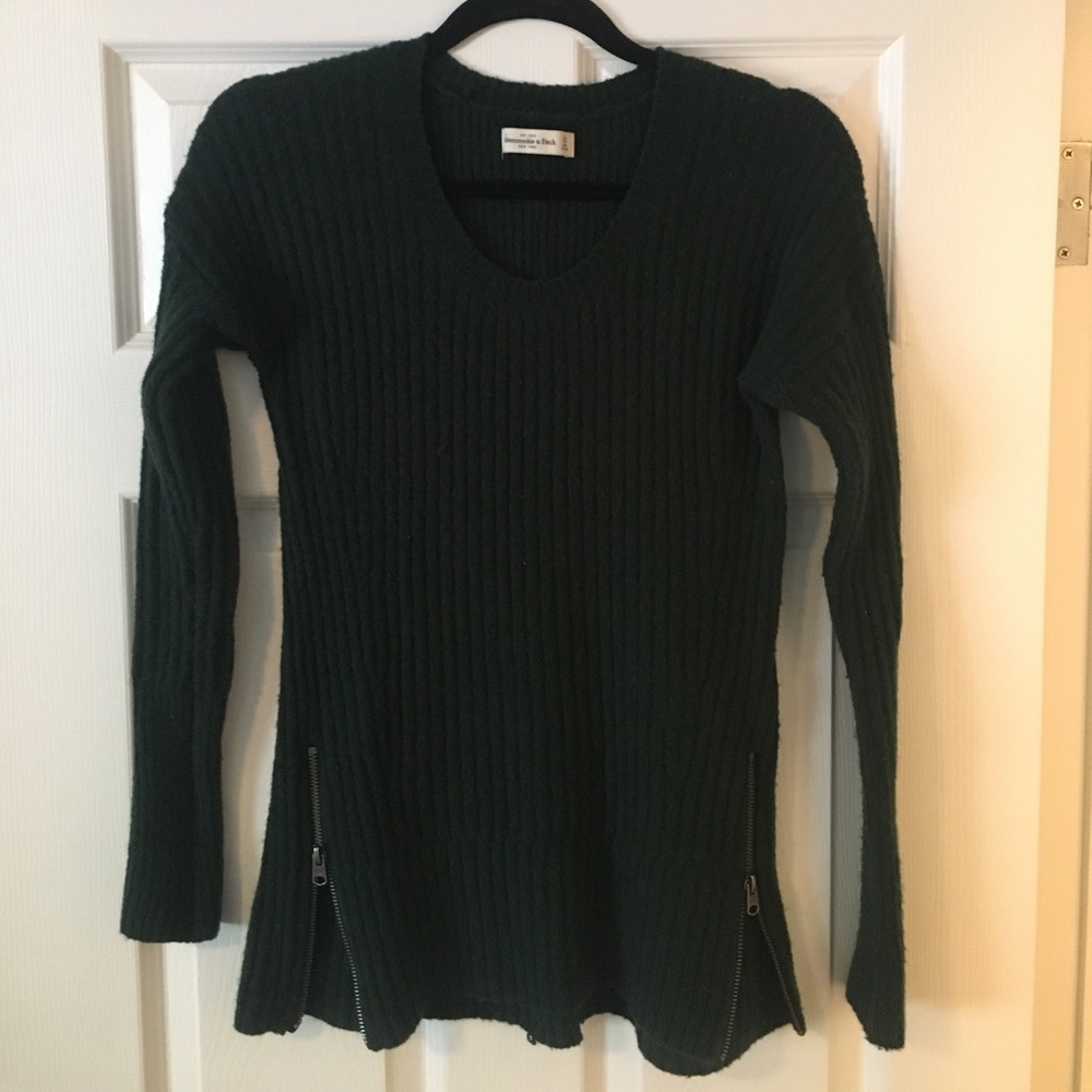 Abecrombie & Fitch dark green sweater