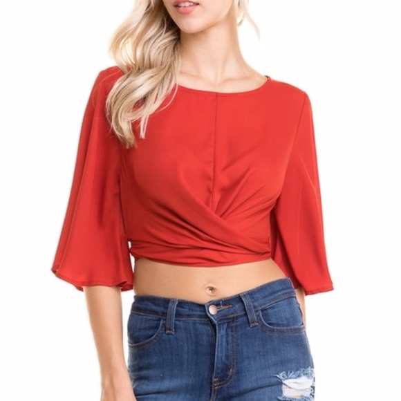 💚NWT Super Cute Criss Cross Crop Top! - Picture 2 of 2