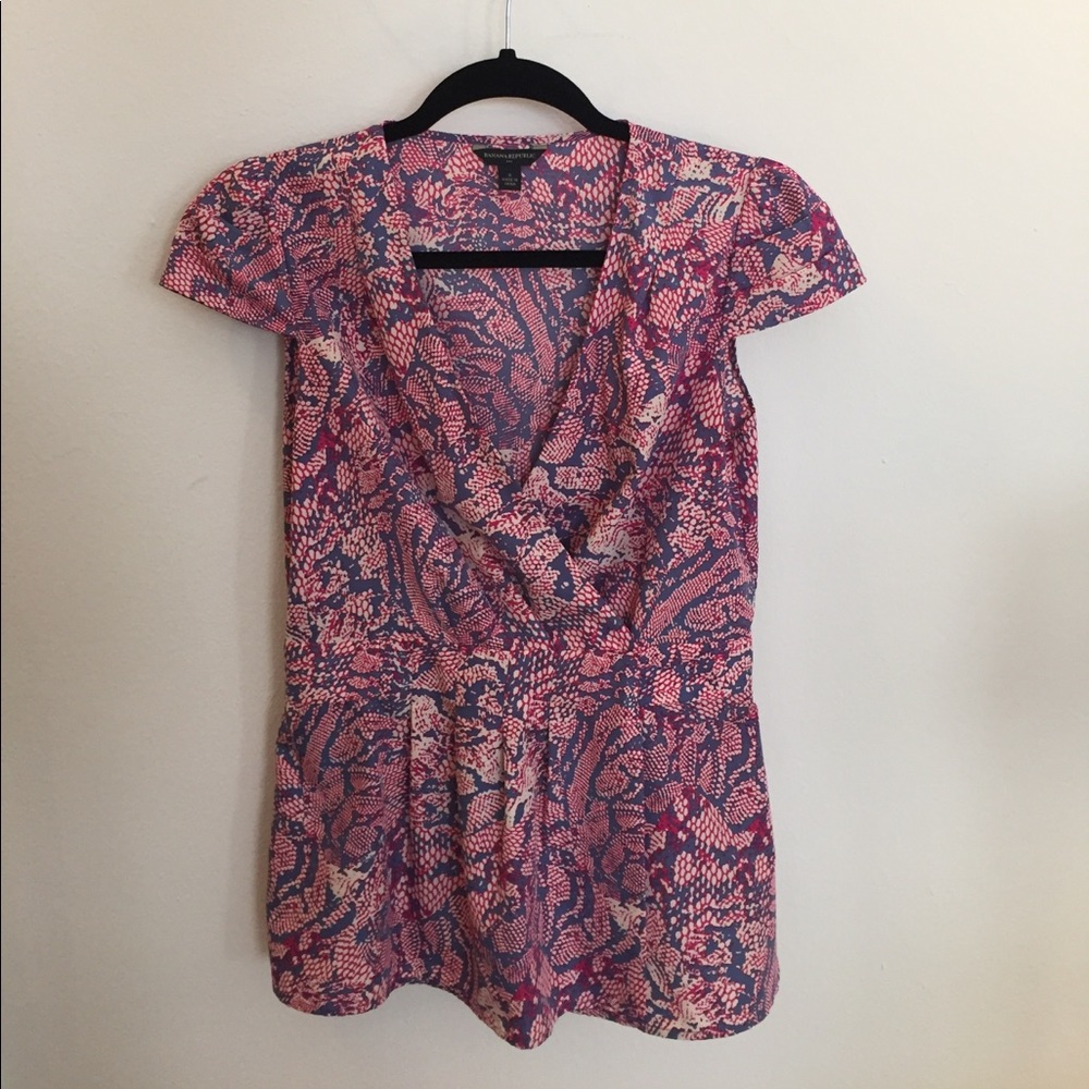 Banana Republic patterned cap sleeve blouse