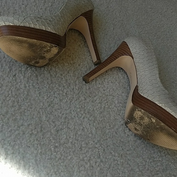 Calvin Klein cream heels - Picture 2 of 4