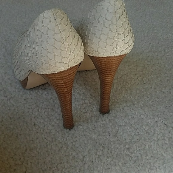 Calvin Klein cream heels - Picture 4 of 4