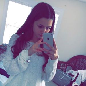Meet your Posher, Emilee