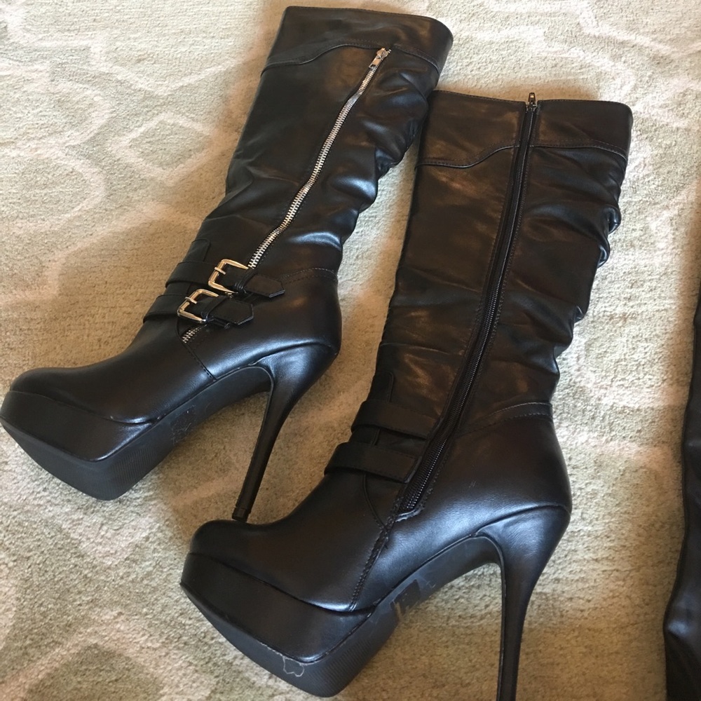 2pairs for 1 Price Black Boots😎