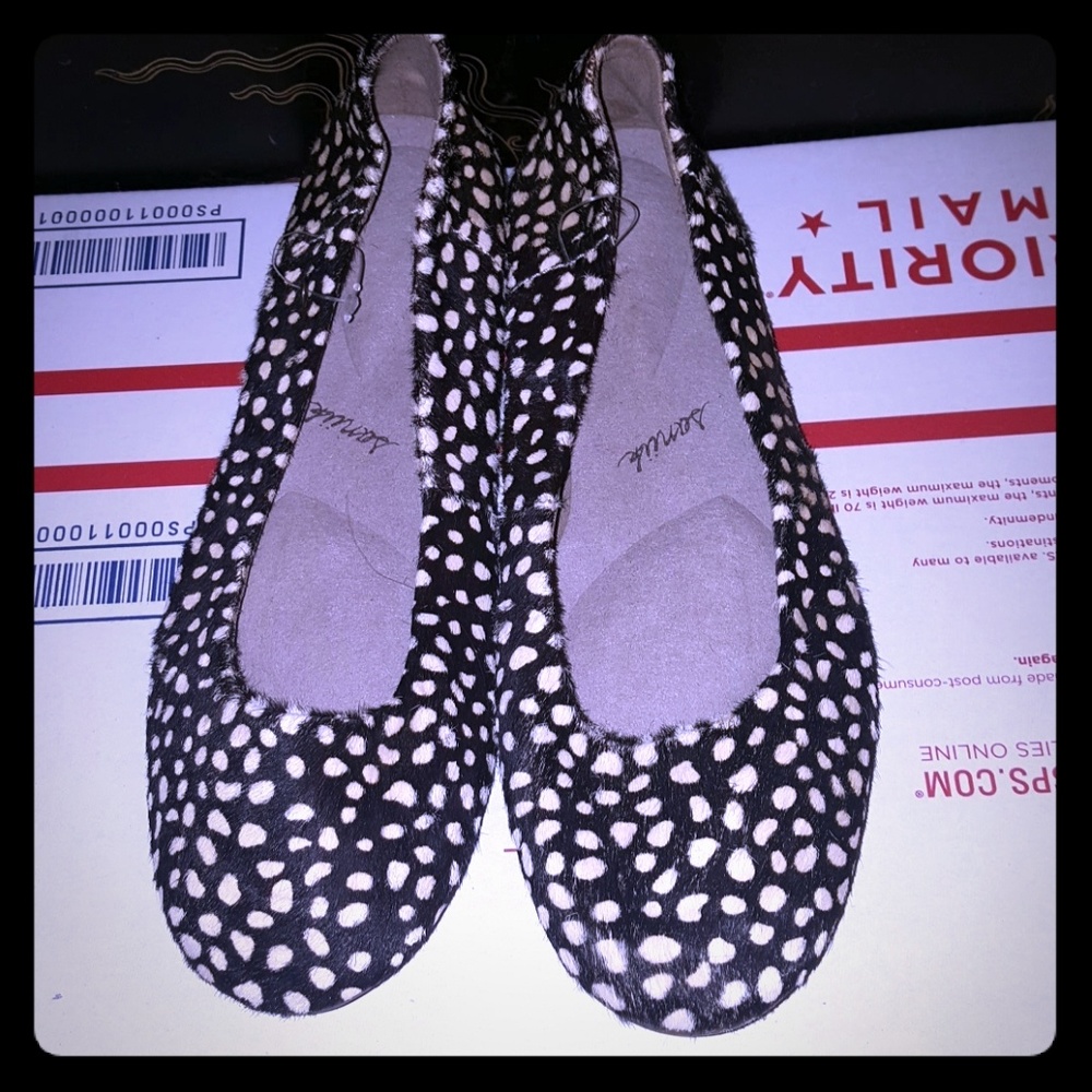 Sanuk size 7 M calf hair